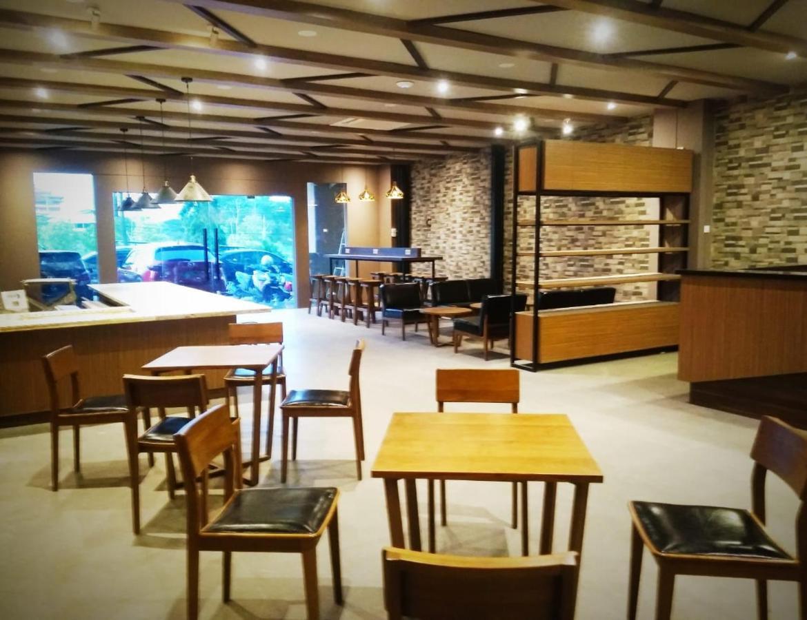 Hotel Marina Airport Semarang Exterior foto